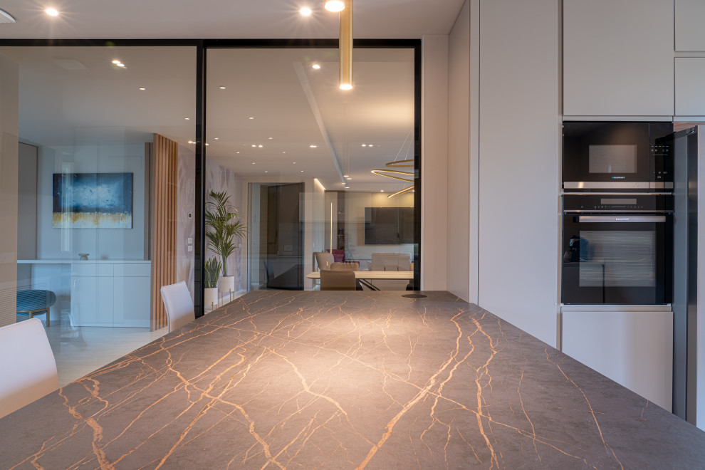 Esempio di una cucina design