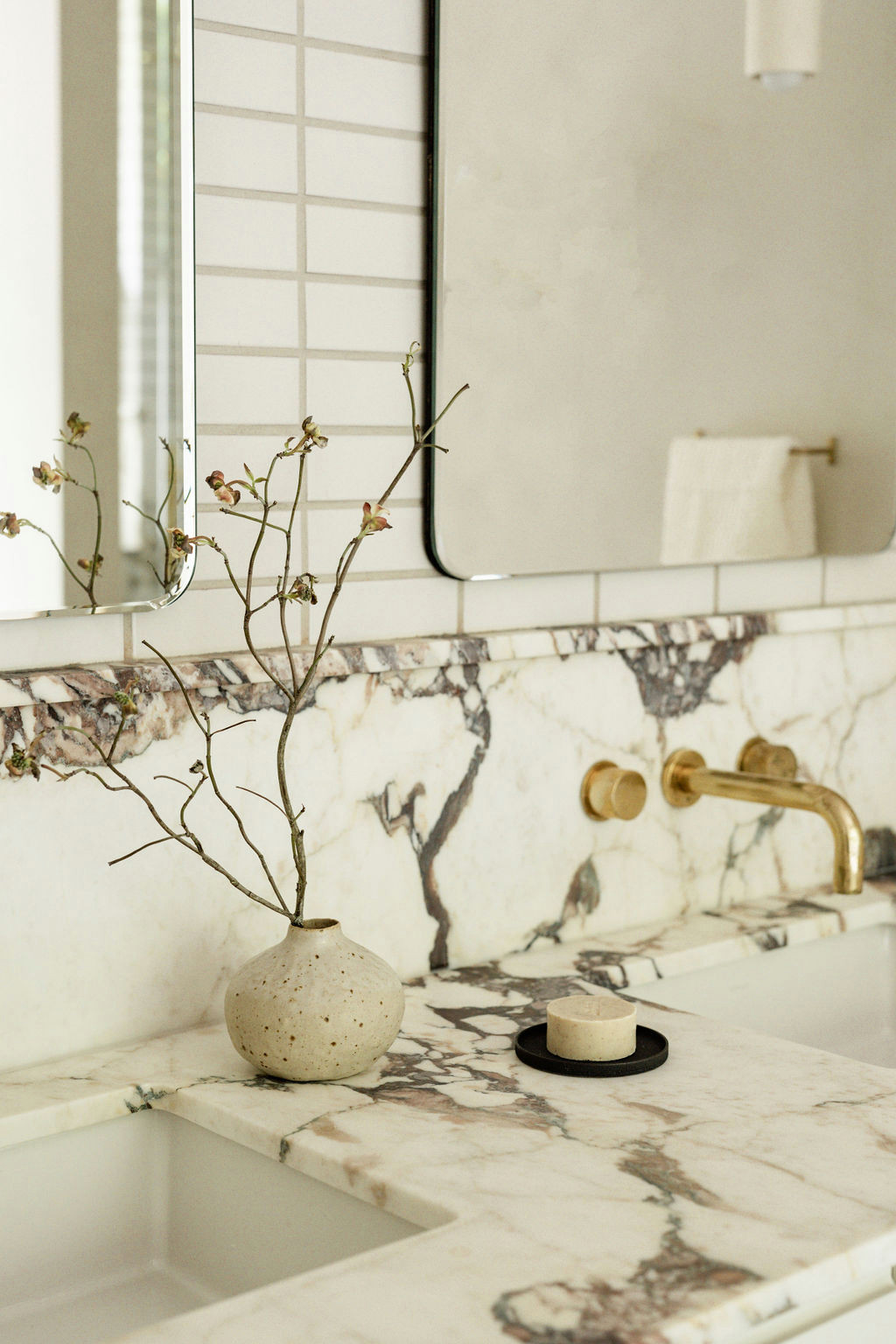 This Cool Teen Bathroom Features Bold Marble in 5 Different Spots