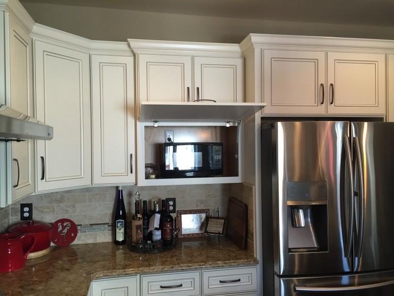 Inspiration for a mid-sized transitional u-shaped medium tone wood floor eat-in kitchen remodel with an undermount sink, flat-panel cabinets, dark wood cabinets, quartz countertops, beige backsplash, stone tile backsplash, stainless steel appliances and an island