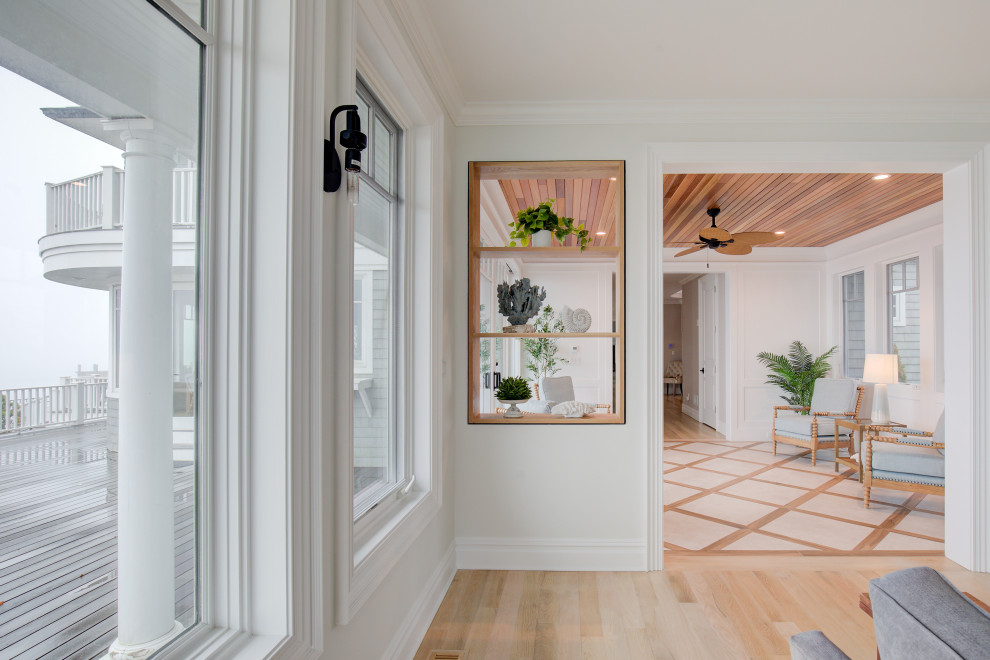 Foto di una veranda stile marino di medie dimensioni con pavimento in gres porcellanato e pavimento beige