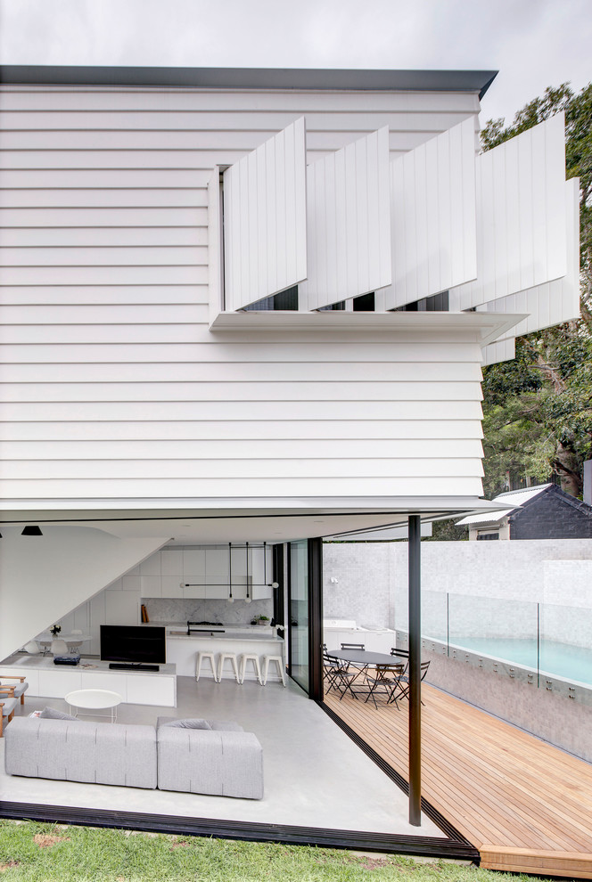 Design ideas for a contemporary two-storey white house exterior in Sydney.