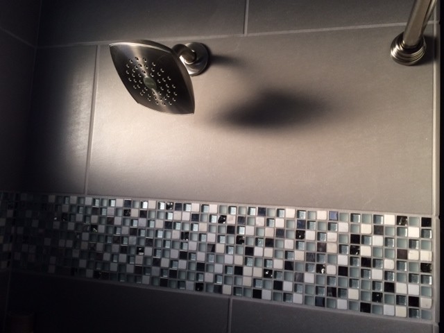 Corner shower - mid-sized contemporary master porcelain tile corner shower idea in Dallas with blue walls