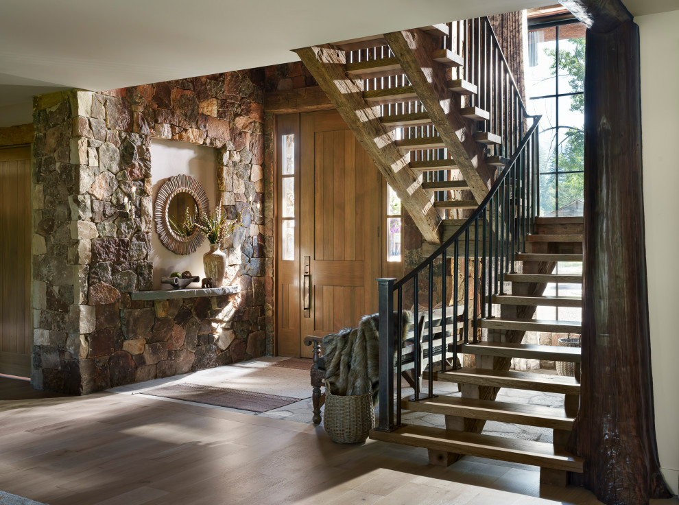 Entryway - rustic entryway idea