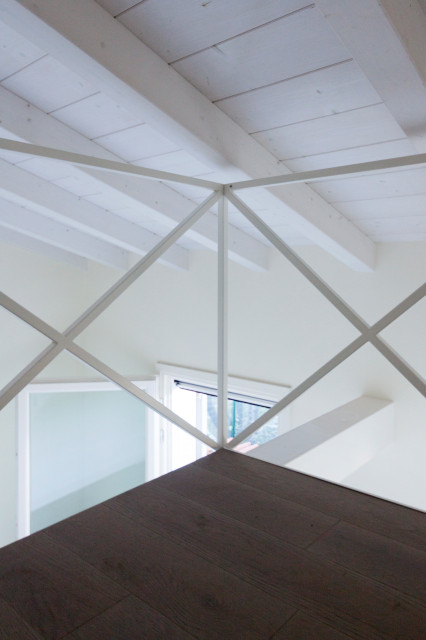 D&eacute;pendance contemporary-trappa