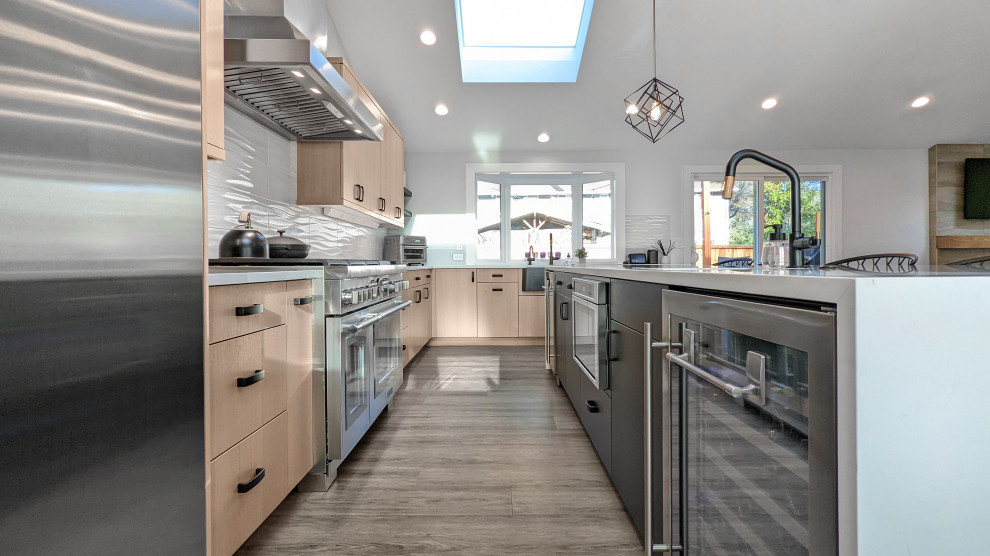 Kitchen - transitional kitchen idea in Seattle