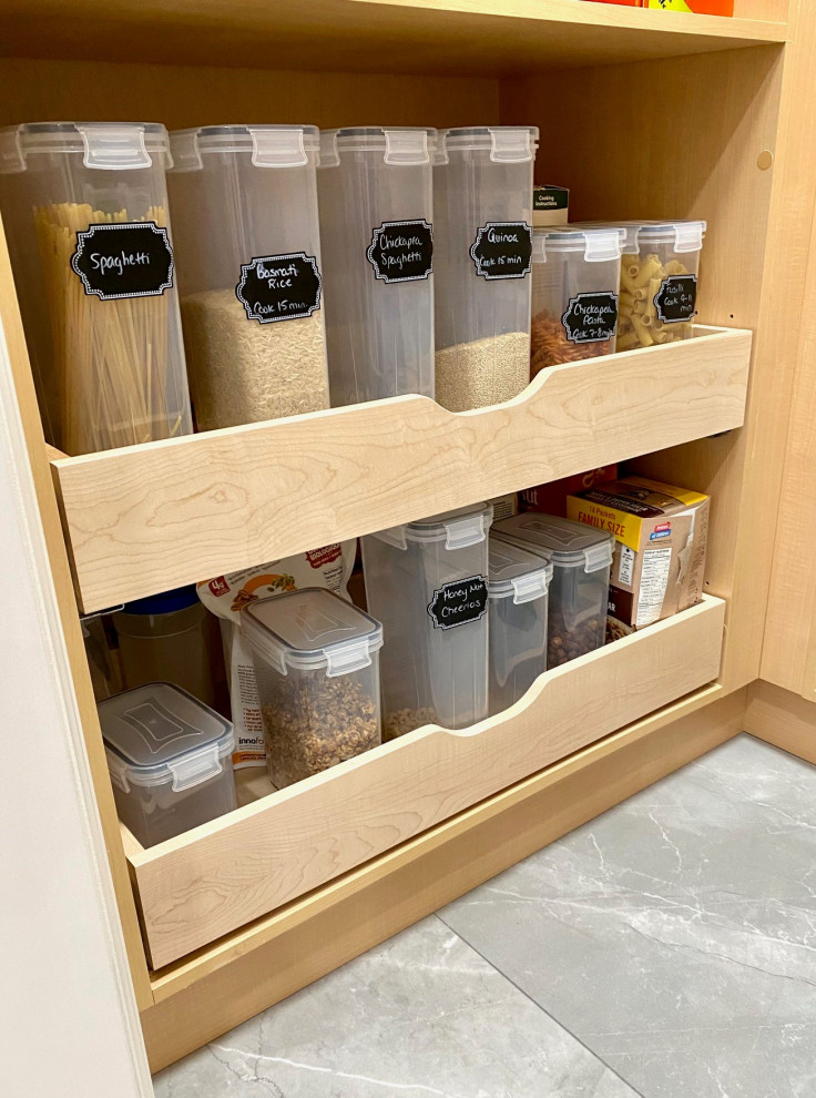 Mid-sized transitional l-shaped porcelain tile open concept kitchen photo in Toronto with an undermount sink, shaker cabinets, gray cabinets, quartz countertops, white backsplash, quartz backsplash, stainless steel appliances, an island and white countertops