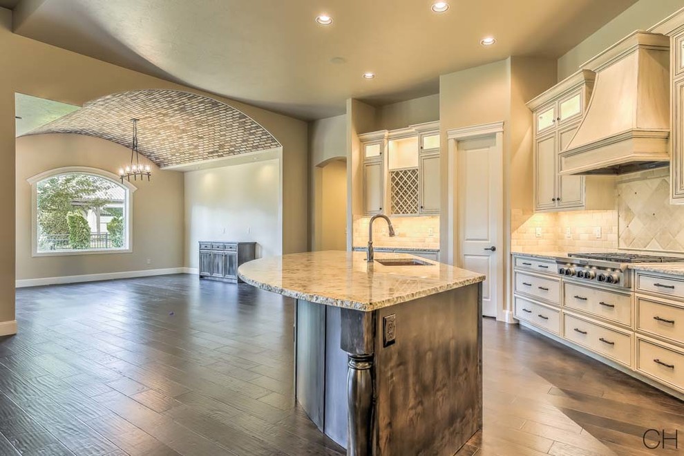 Example of a tuscan kitchen design in Boise