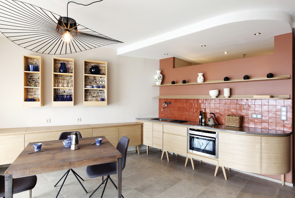Mid-sized contemporary l-shaped eat-in kitchen in Nice with an undermount sink, flat-panel cabinets, light wood cabinets, orange splashback, terra-cotta splashback and no island.