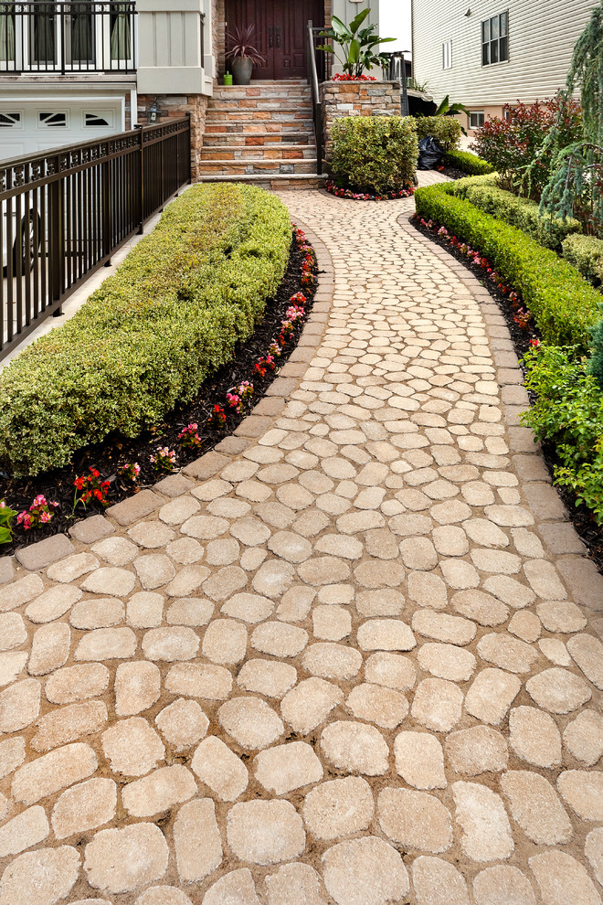 Design ideas for a mid-sized rustic landscaping.