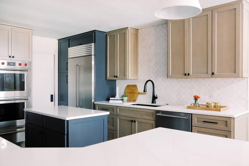 Design ideas for a mid-sized transitional galley separate kitchen in Austin with an undermount sink, shaker cabinets, light wood cabinets, quartz benchtops, white splashback, stainless steel appliances, porcelain floors, with island, brown floor and white benchtop.