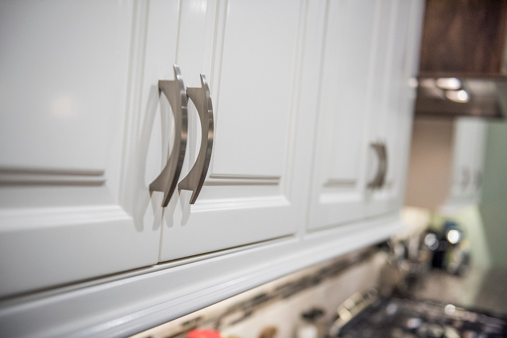 Kitchen - transitional kitchen idea