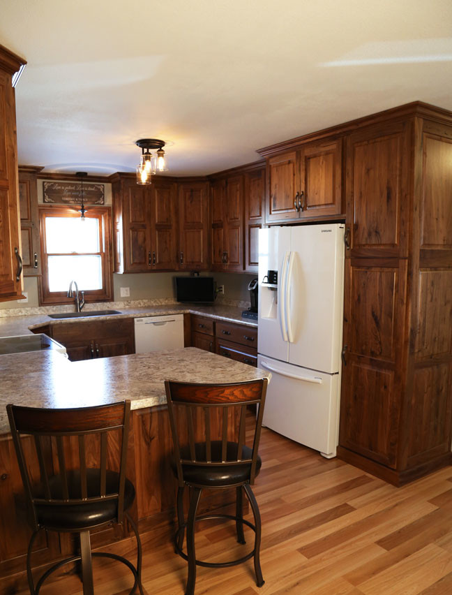 Inspiration for a rustic kitchen remodel in Cedar Rapids