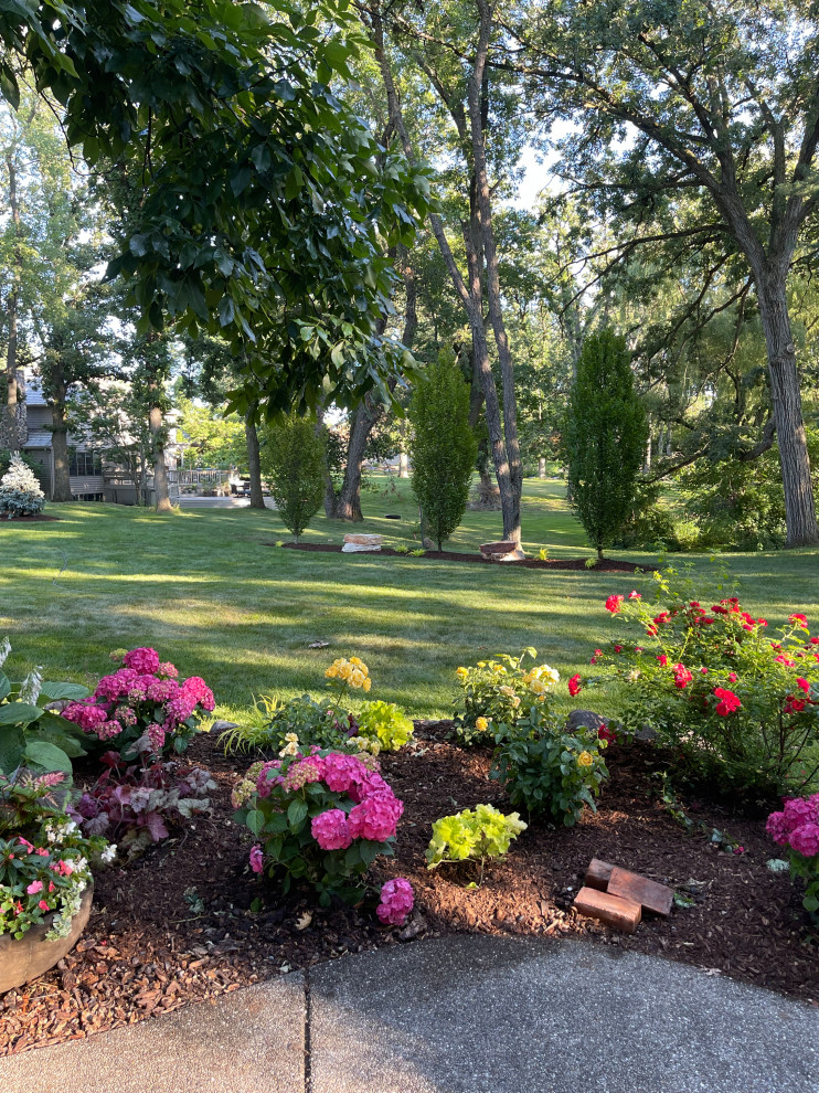 Photo of a transitional landscaping in Chicago.