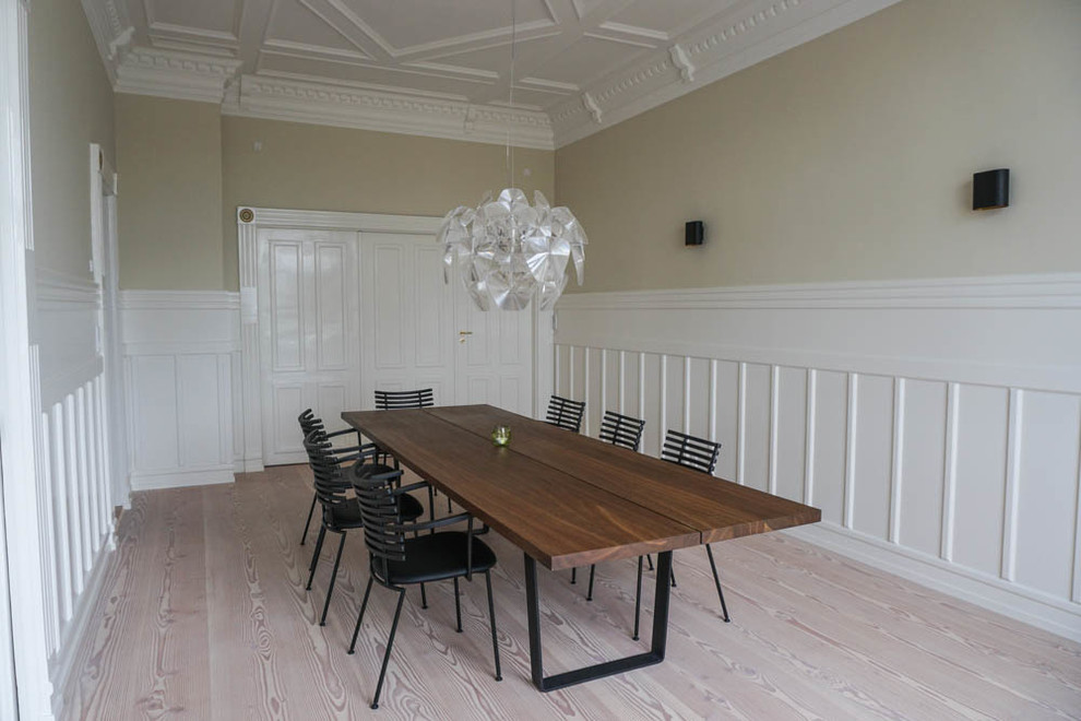 Inspiration for a transitional dining room in Aarhus.