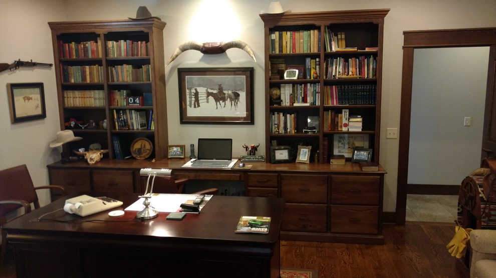 Design ideas for a traditional home office in Wichita.