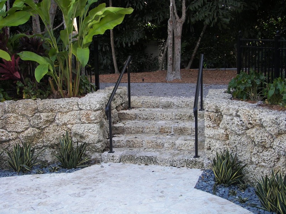 Design ideas for a transitional stone landscaping in Miami.