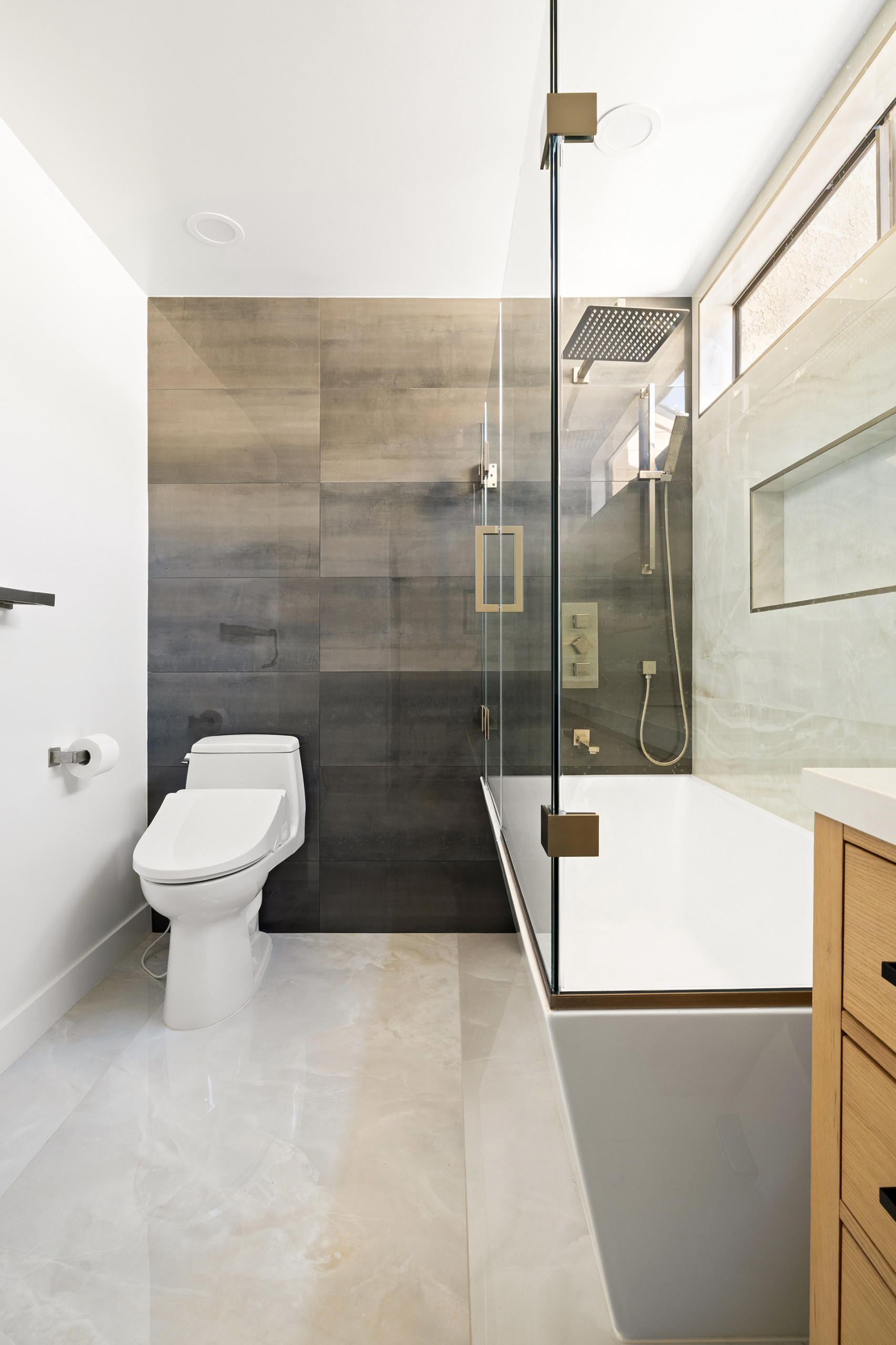Woodland Hills, CA / Bathroom Remodel