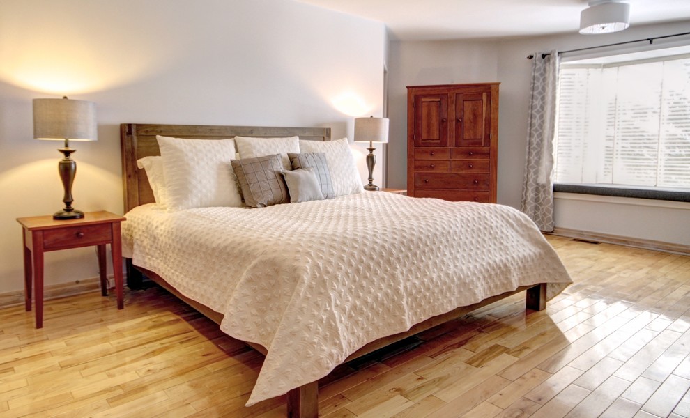 Home Staging dans les Laurentides, Québec Traditional Bedroom