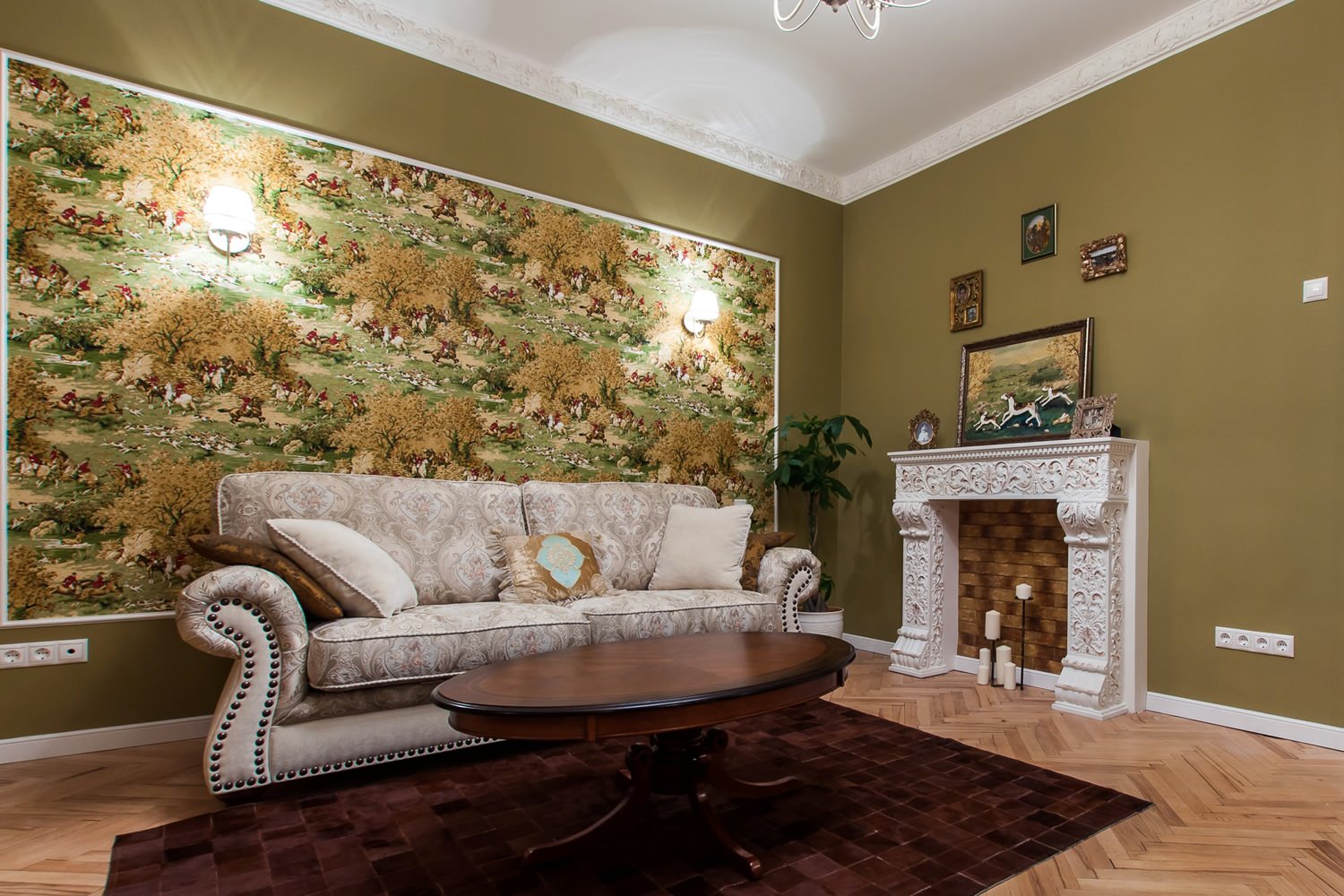 Диван, камин, библиотека