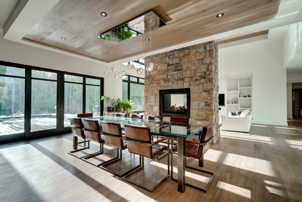 Inspiration for a craftsman dining room remodel in Toronto