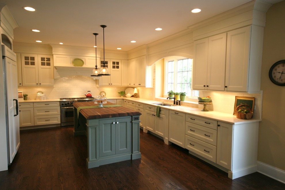 Inspiration for a traditional kitchen in Chicago.