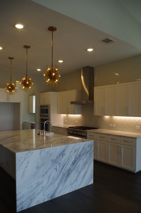 Kitchen - kitchen idea in Austin