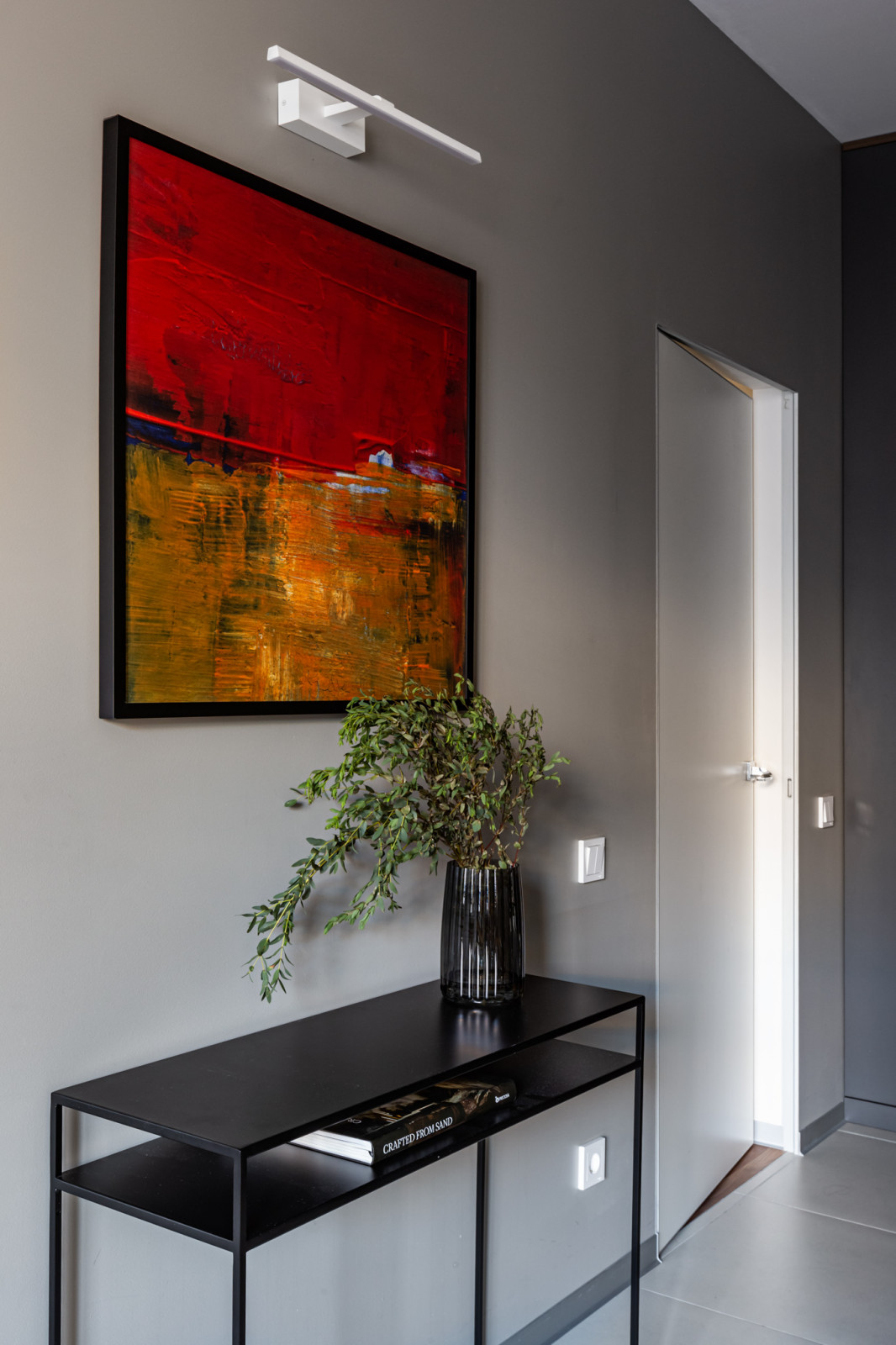 Белый в цвете