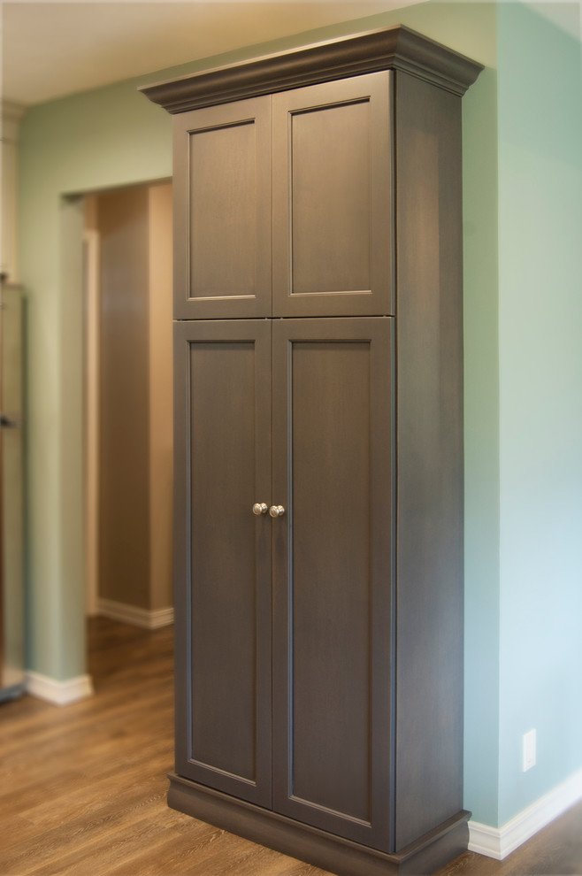 Mid-sized transitional l-shaped vinyl floor eat-in kitchen photo in Chicago with recessed-panel cabinets, gray cabinets, quartz countertops, no island, an undermount sink, brown backsplash, porcelain backsplash and stainless steel appliances