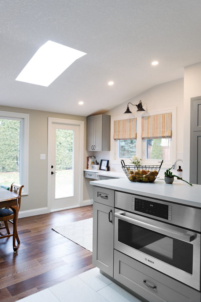 Example of a transitional kitchen design in Toronto