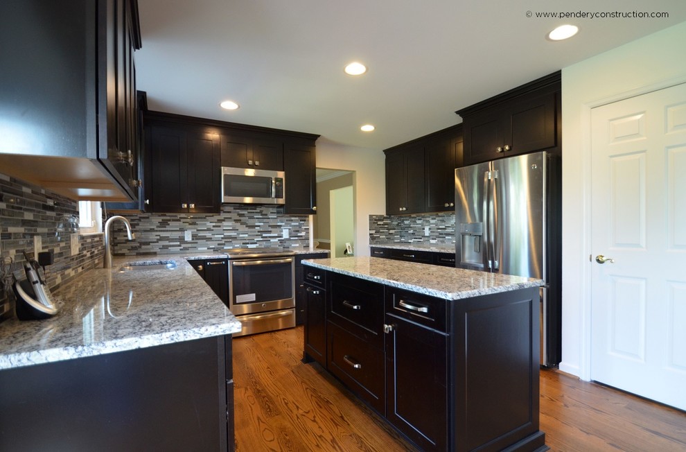 Example of a transitional kitchen design in Cincinnati