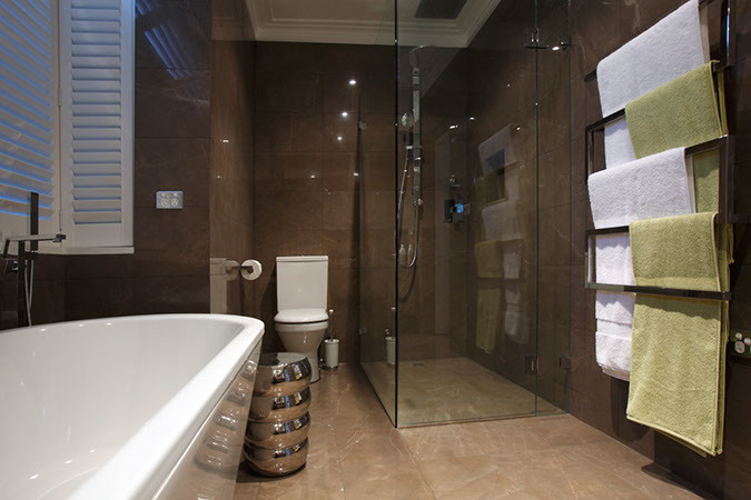 Inspiration for a contemporary bathroom in Melbourne.