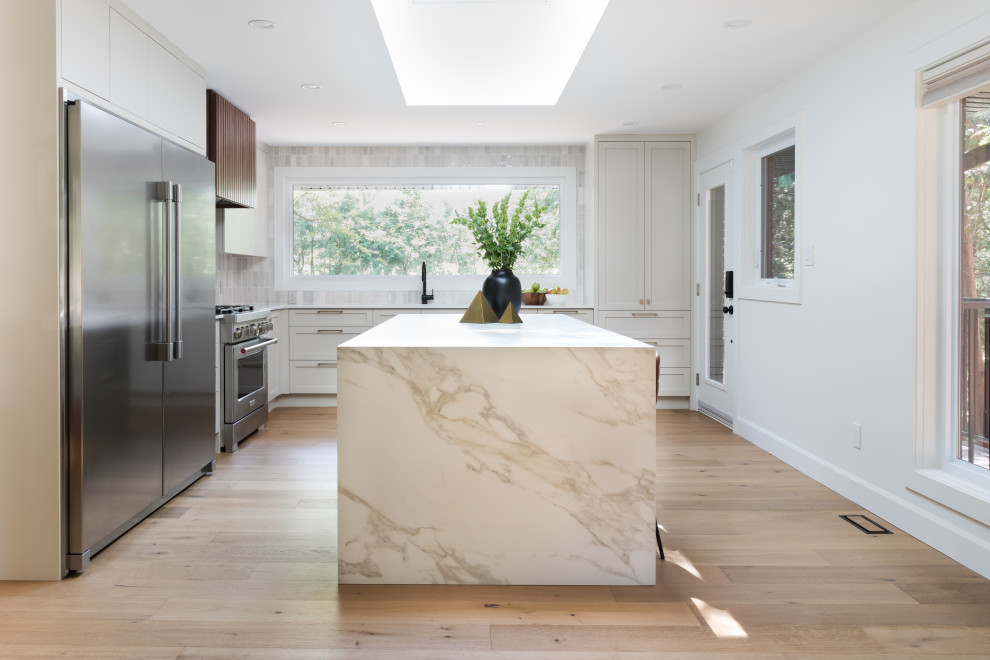 Kitchen - transitional kitchen idea