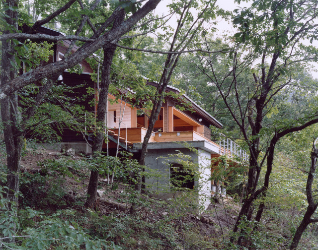 八ヶ岳が一望の週末住宅｜蓼科高原の家 retro-fachada