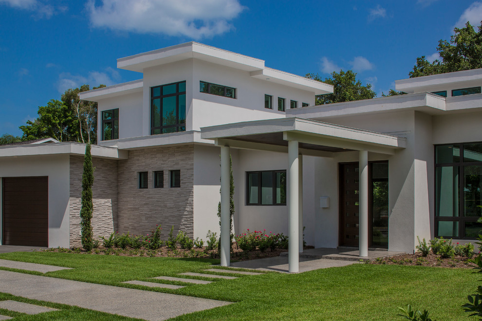 Design ideas for a contemporary exterior in Tampa.