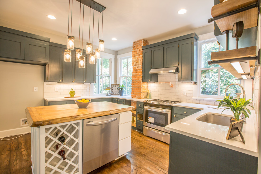 Transitional kitchen photo in Raleigh