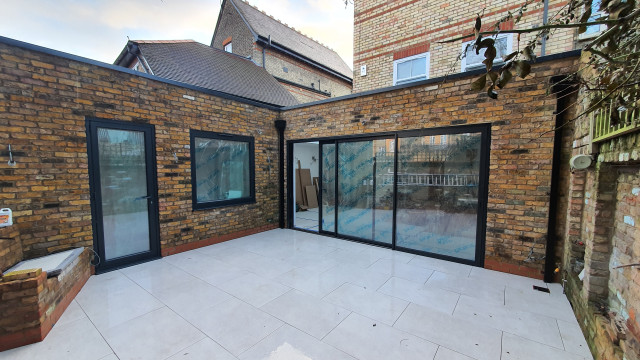 Warwick - Ealing modern-patio