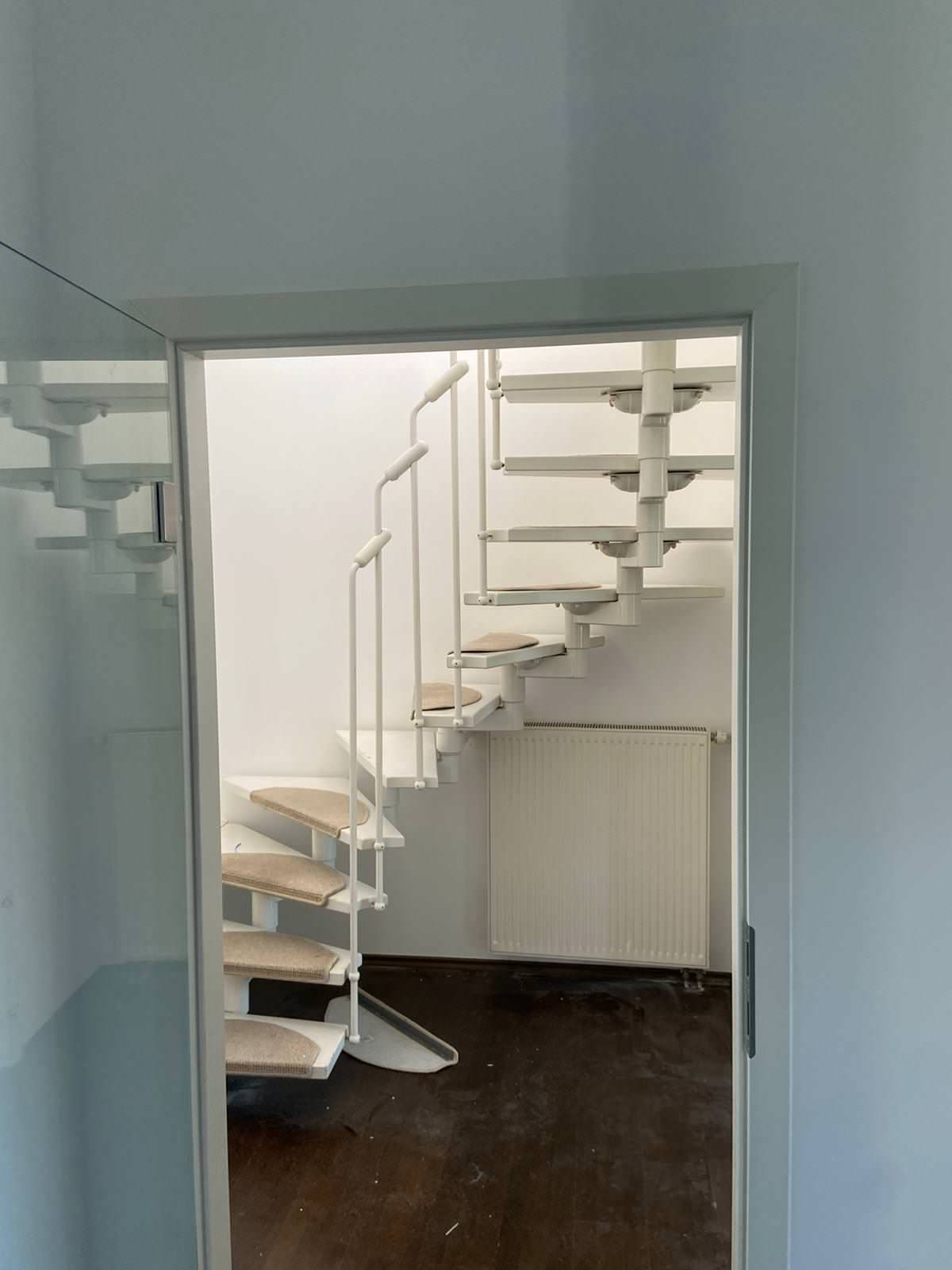 Лестница в квартире (BauBuche и элементы с эффектом необработанной стали)