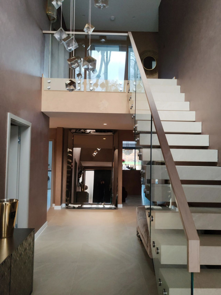 Декоративная штукатурка с эффектом мокрый шелк для коридора  и лестницы