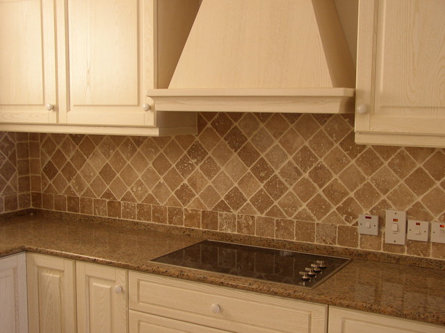 Tumbled Travertine Backsplash - Tropical - Pool ...