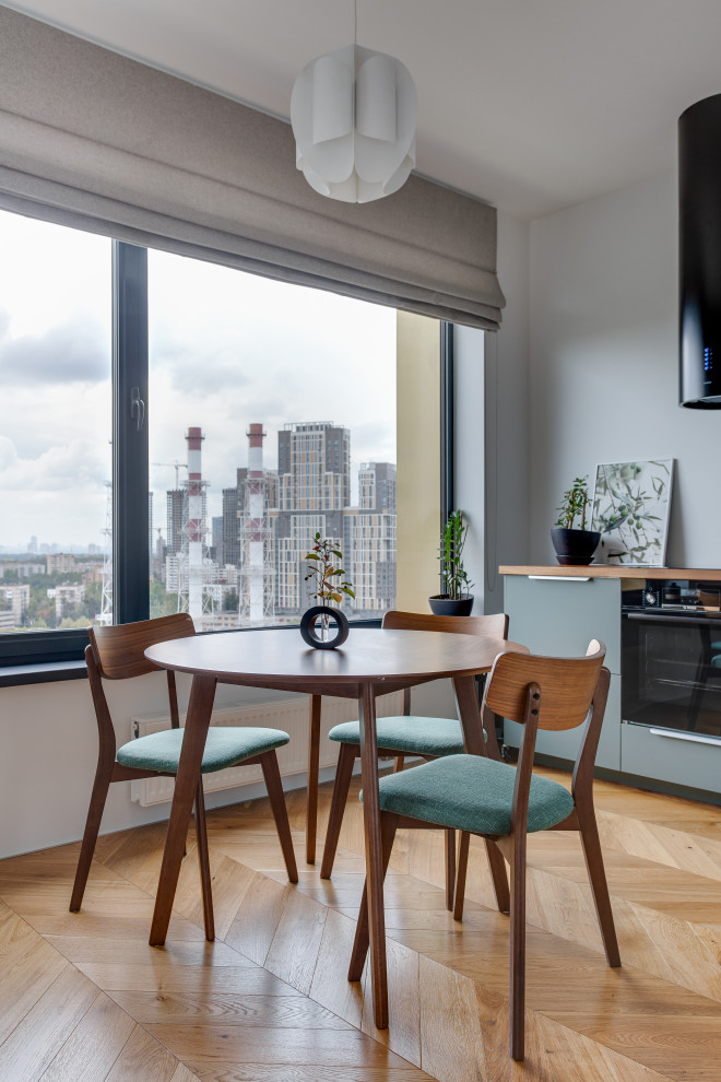 Обеденная зона с круглым столом