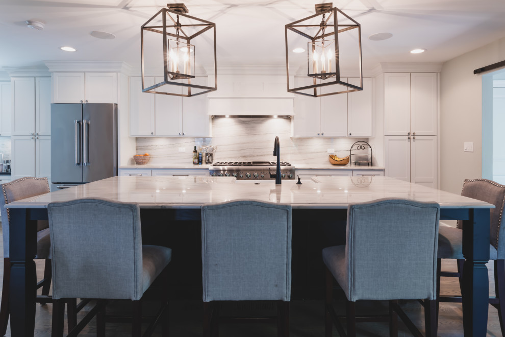 Kitchen - rustic kitchen idea in Chicago