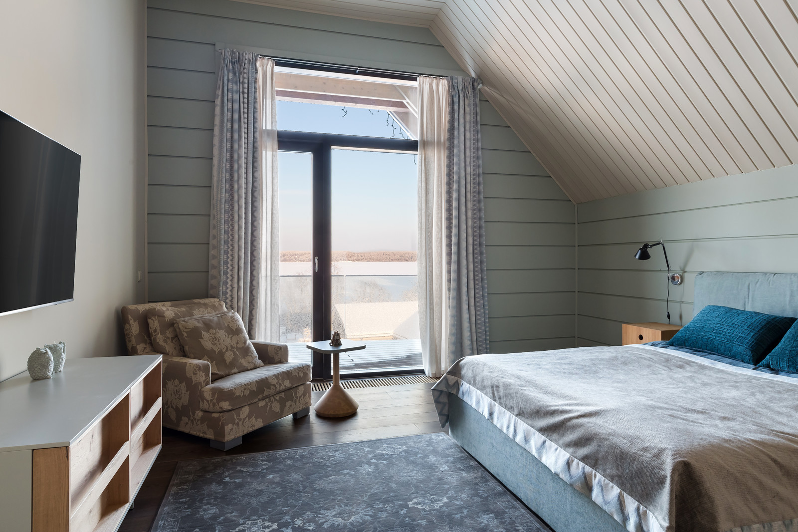 Дом на озере для большой семьи