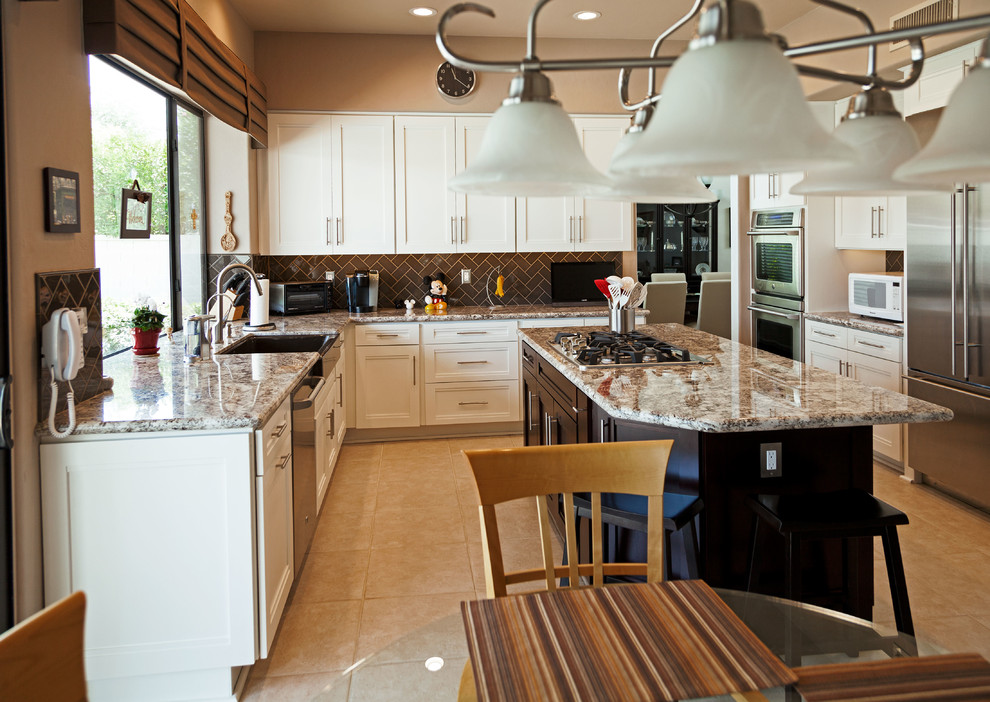 Kitchen - transitional kitchen idea in Phoenix