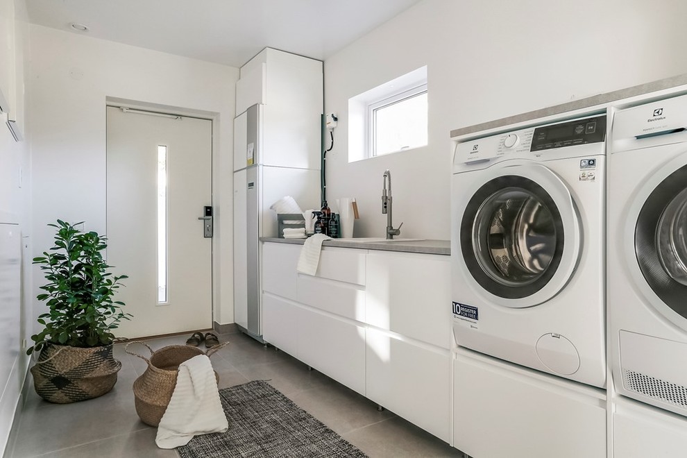 Design ideas for a scandinavian laundry room in Gothenburg.