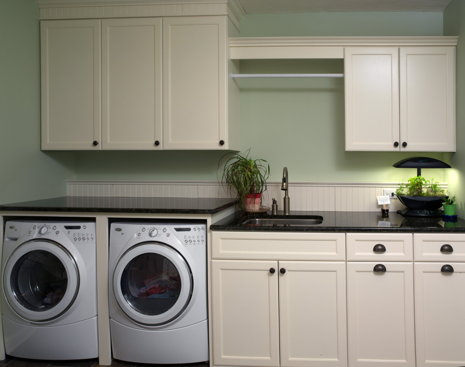 Design ideas for a traditional laundry room in Columbus.