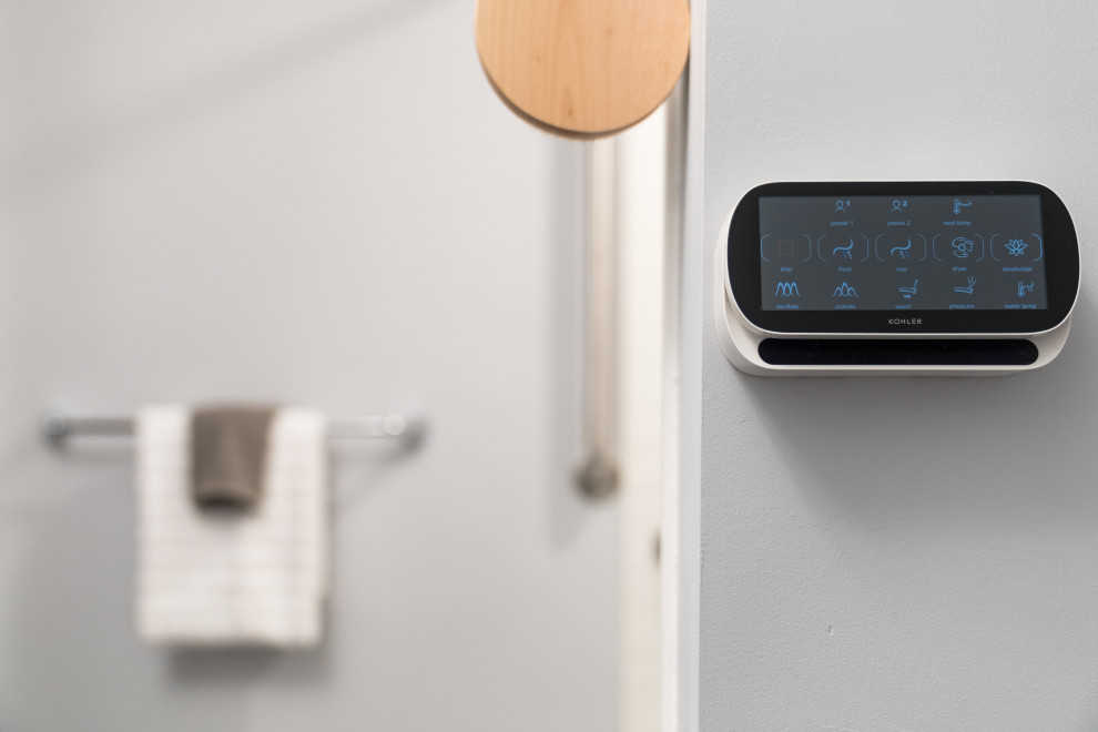 Inspiration for a transitional home design remodel in Columbus