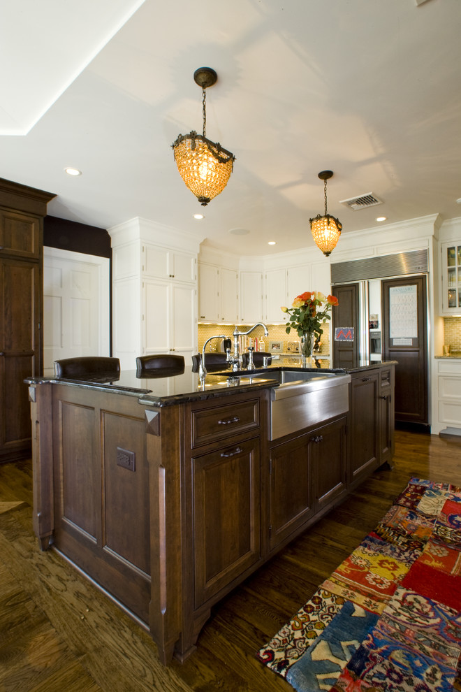 Photo of a traditional kitchen in New York with a farmhouse sink.