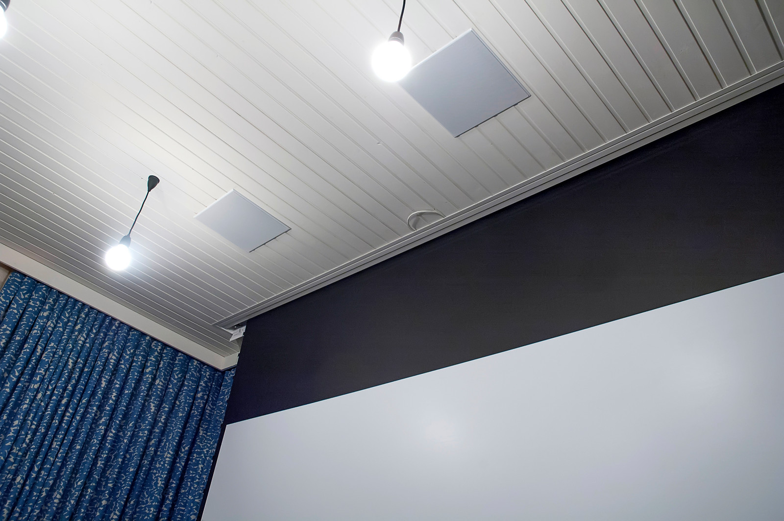 Кинозал в коттедже "Красная поляна" 45 м2.