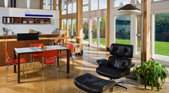Straw Bale Sanctuary: A 2025 Farmhouse Dining Room Revolution