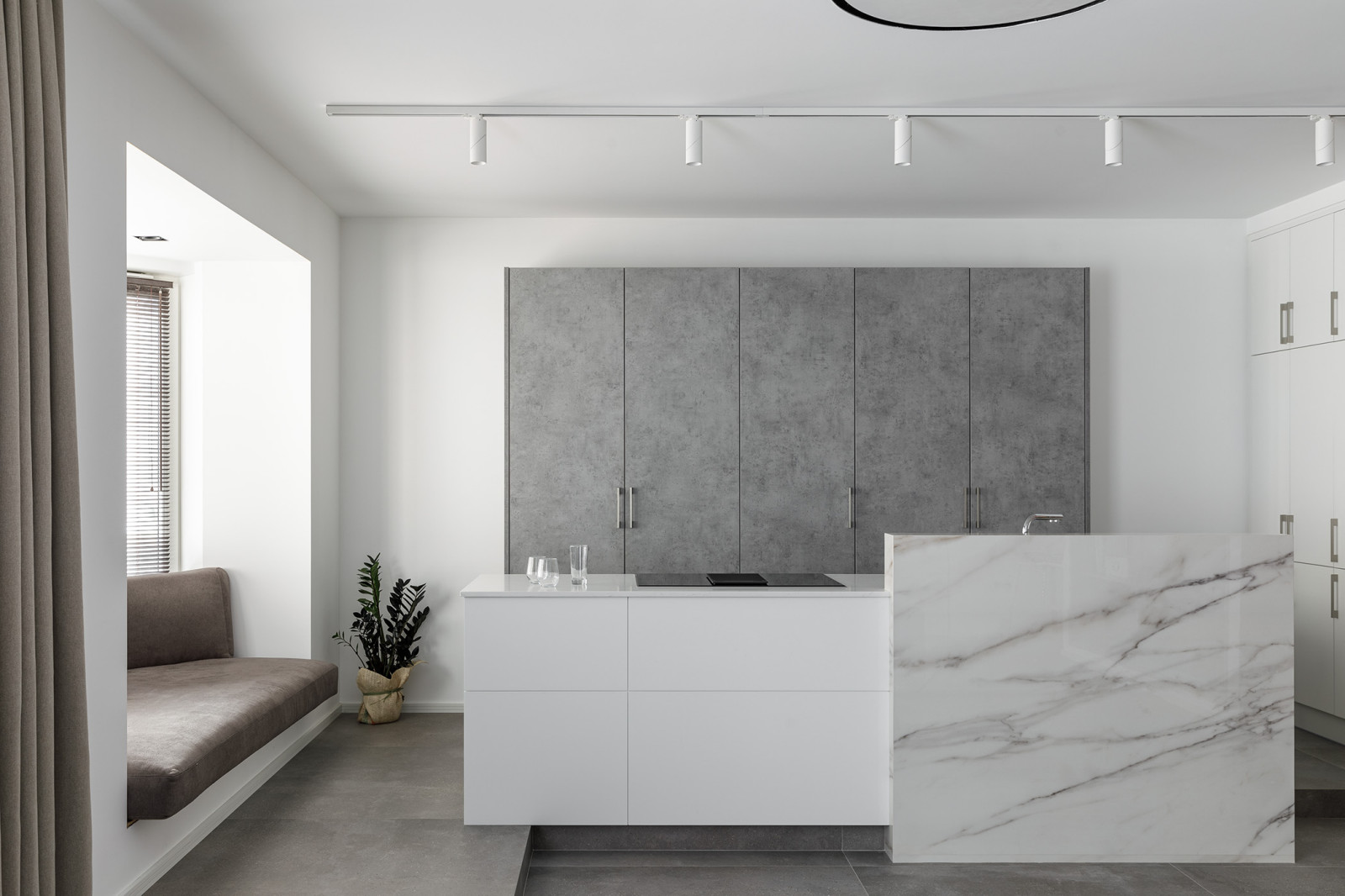 Квартира для студентки, ЖК Смольный